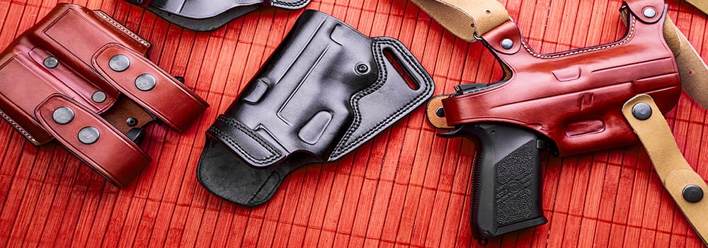 Immagine che rappresenta fondine ed accessori per armi da usare al Poligono TSN Tor di Quinto.